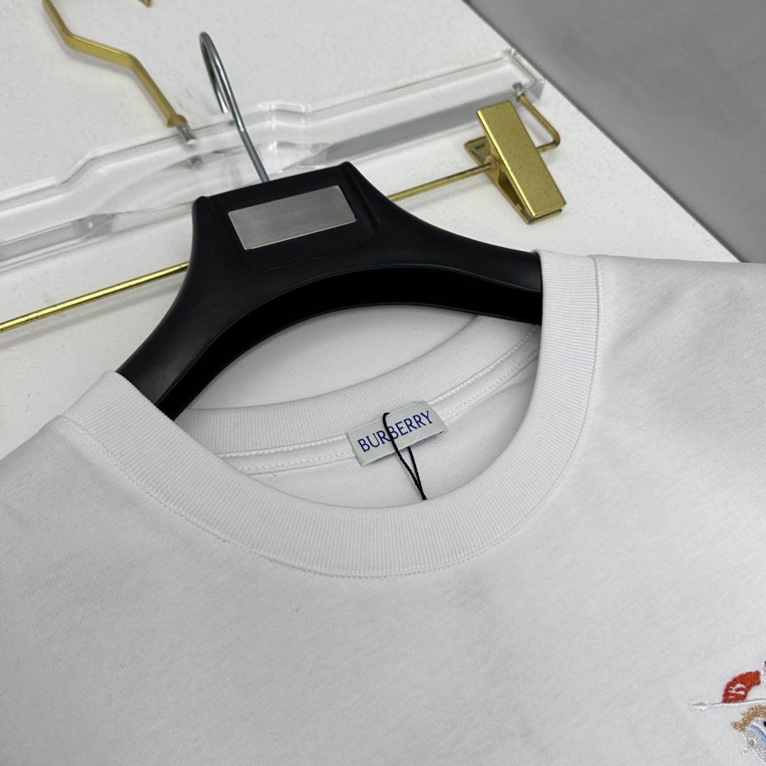 🆕Burberry巴宝莉 2026春夏新款短袖 官网同款T恤，骑士徽章 双纱纯棉面料 多元化搭配 迎合眼