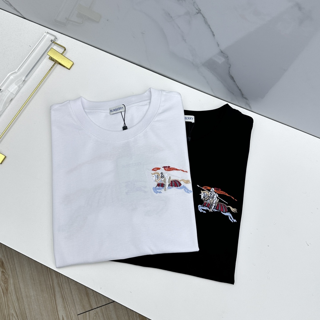 🆕Burberry巴宝莉 2026春夏新款短袖 官网同款T恤，骑士徽章 双纱纯棉面料 多元化搭配 迎合眼