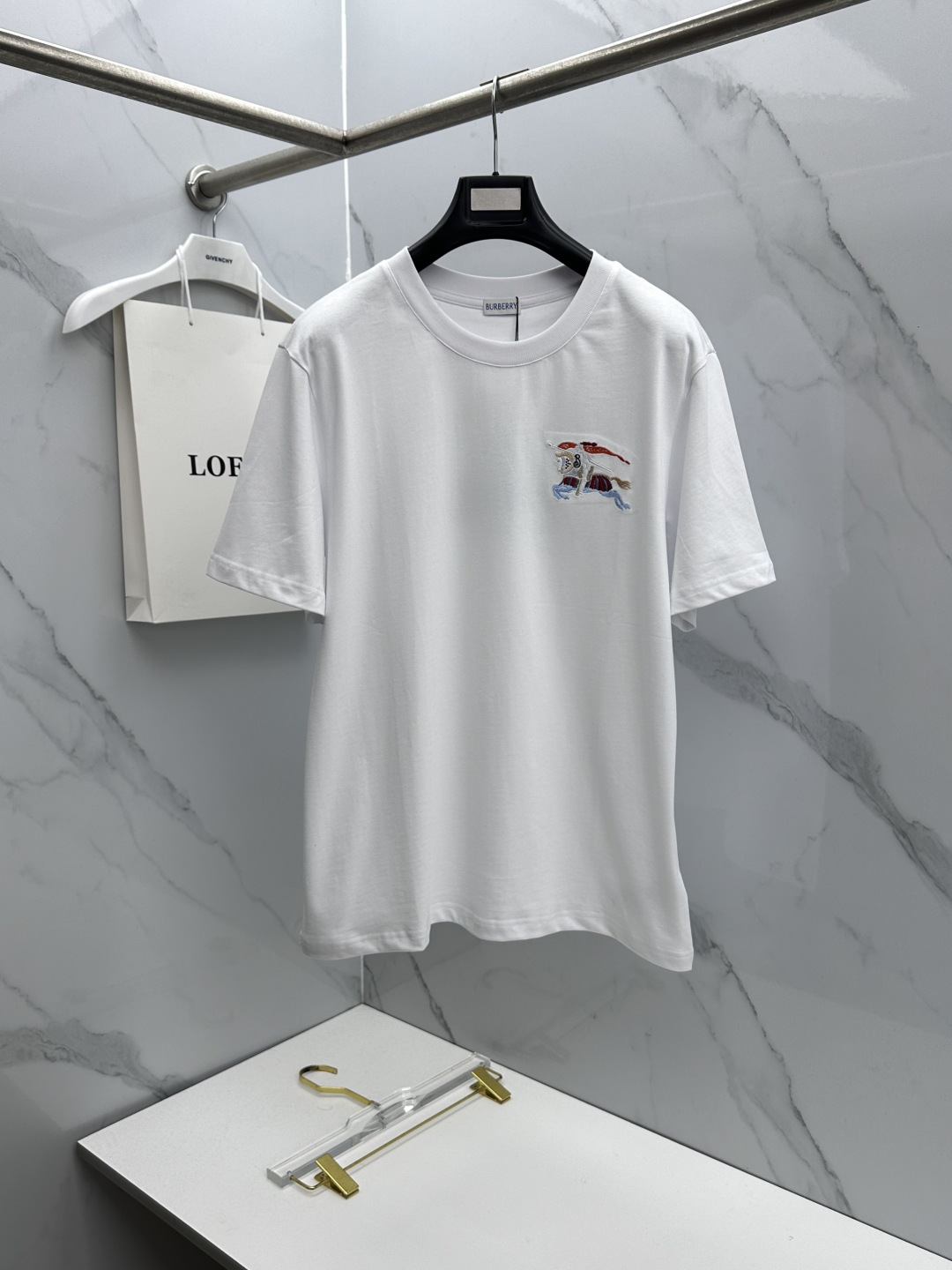 🆕Burberry巴宝莉 2026春夏新款短袖 官网同款T恤，骑士徽章 双纱纯棉面料 多元化搭配 迎合眼