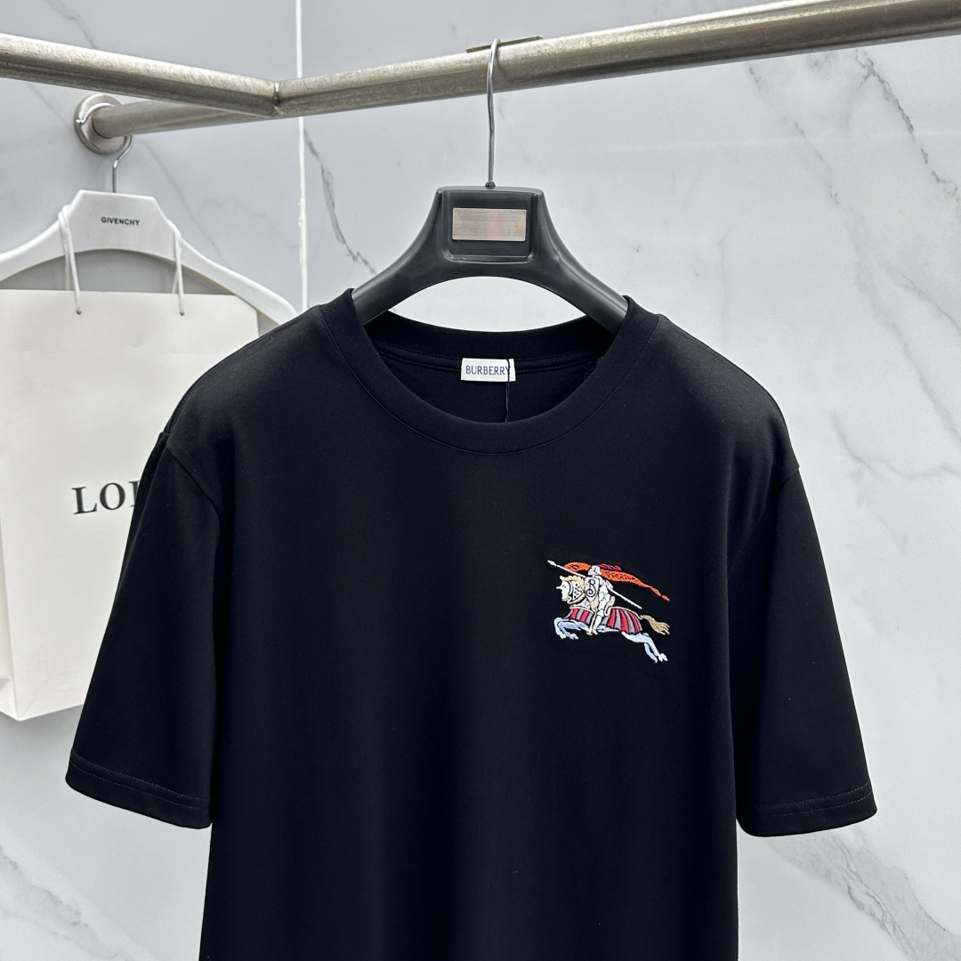 🆕Burberry巴宝莉 2026春夏新款短袖 官网同款T恤，骑士徽章 双纱纯棉面料 多元化搭配 迎合眼