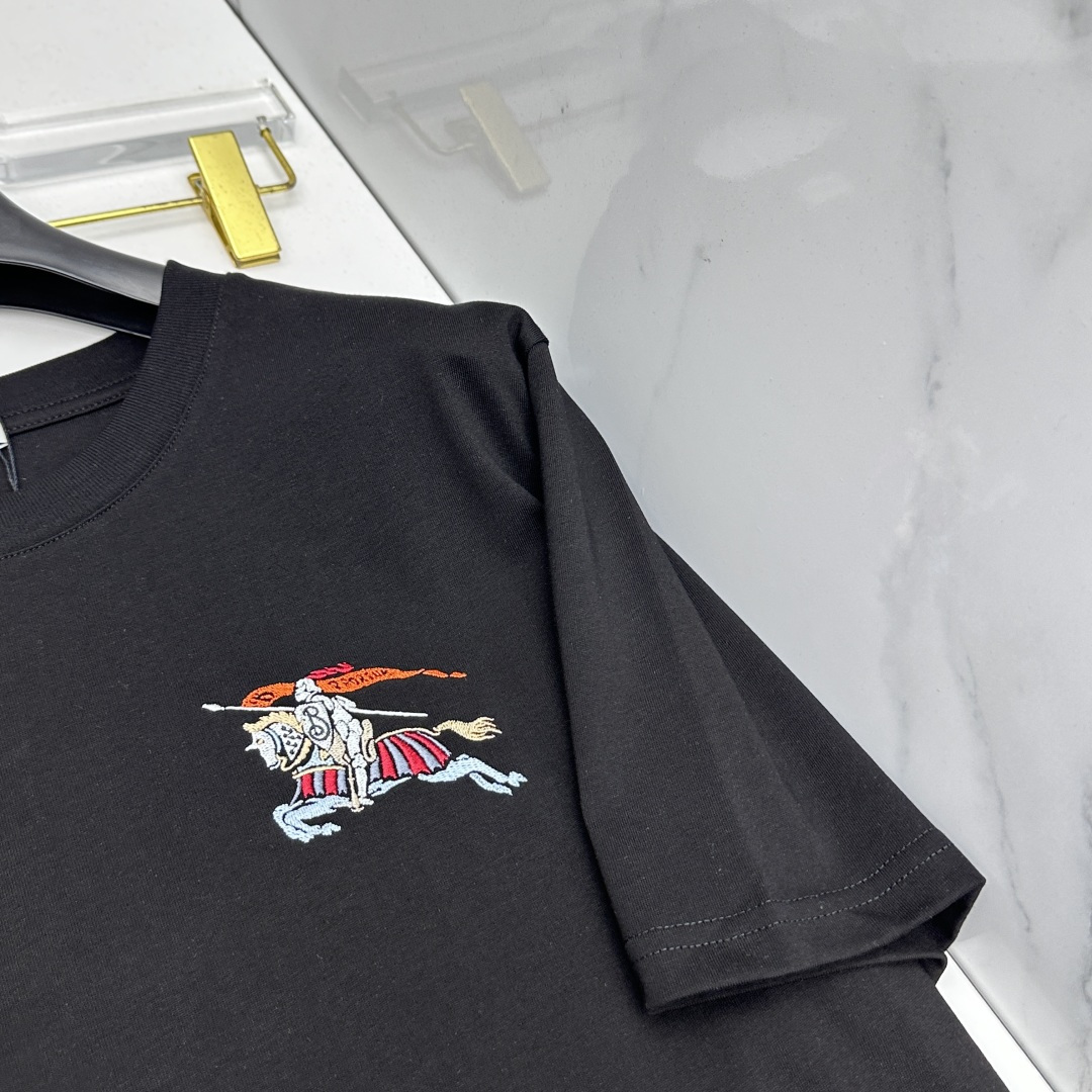 🆕Burberry巴宝莉 2026春夏新款短袖 官网同款T恤，骑士徽章 双纱纯棉面料 多元化搭配 迎合眼