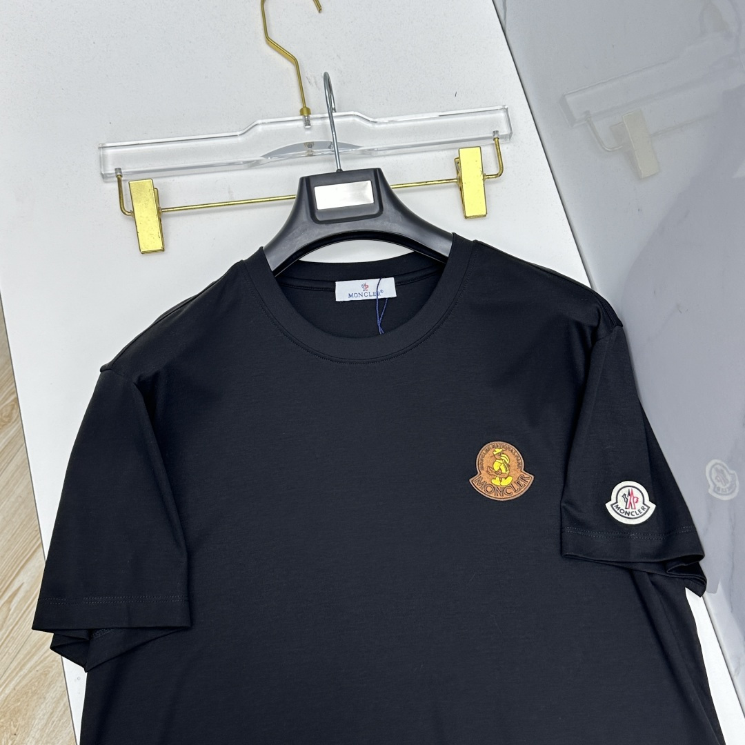 🆕Moncler蒙口 新款首发专柜最新款短袖圆领T恤 高端订制 胸前手臂logo设计 半身提花满印 高定