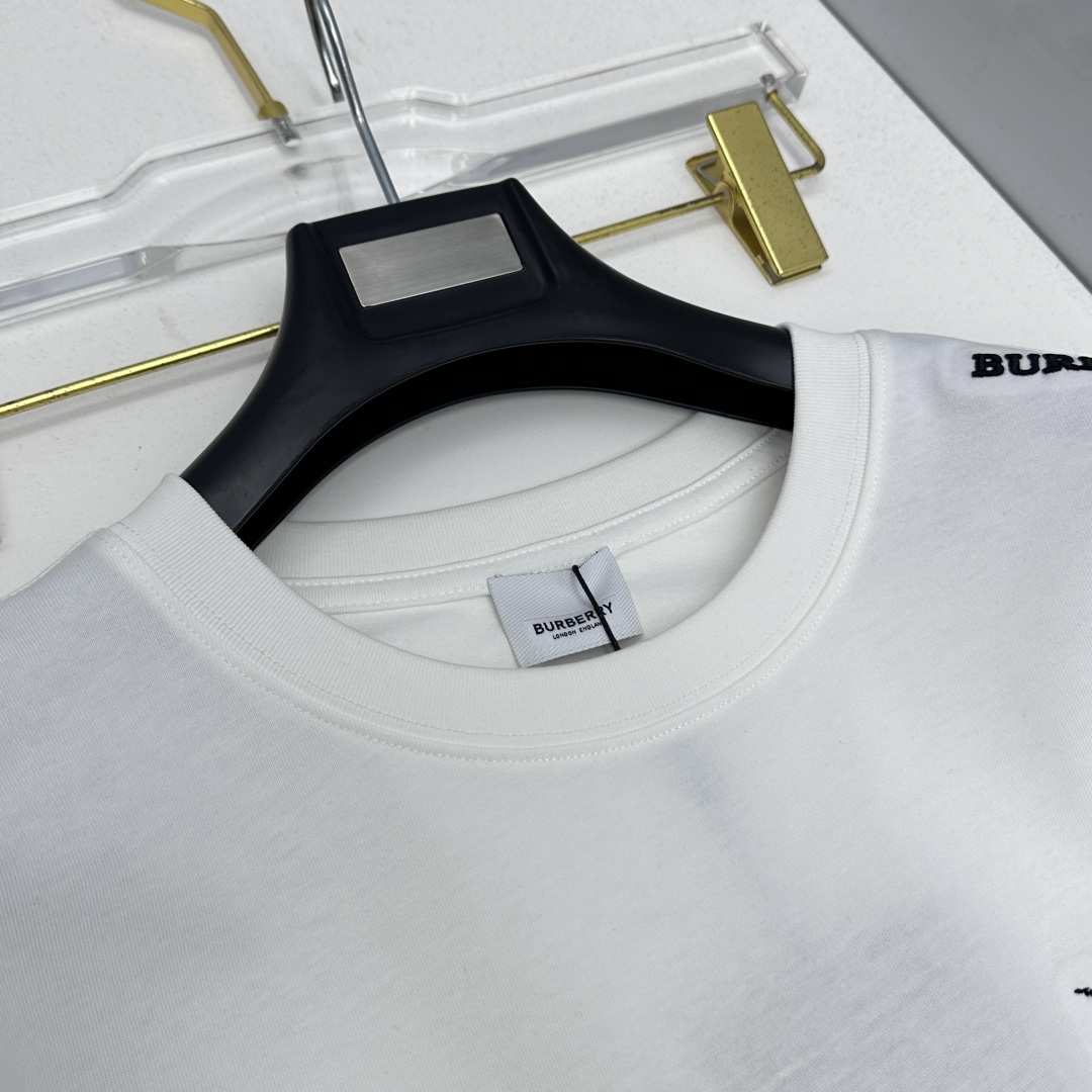 🆕Burberry巴宝莉 2026春夏新款短袖 官网同款T恤，骑士徽章，双纱纯棉面料 多元化搭配 迎合眼