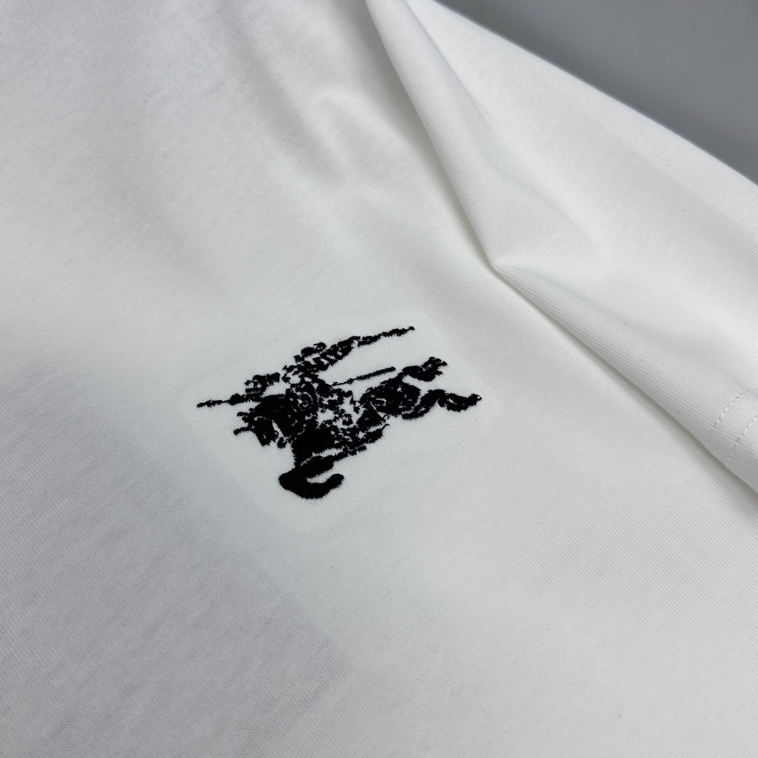 🆕Burberry巴宝莉 2026春夏新款短袖 官网同款T恤，骑士徽章，双纱纯棉面料 多元化搭配 迎合眼