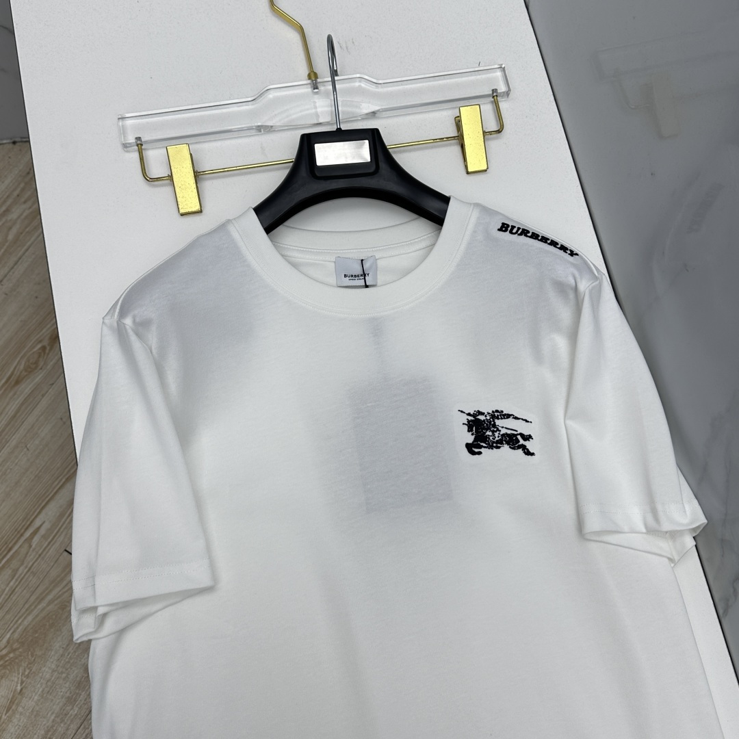 🆕Burberry巴宝莉 2026春夏新款短袖 官网同款T恤，骑士徽章，双纱纯棉面料 多元化搭配 迎合眼