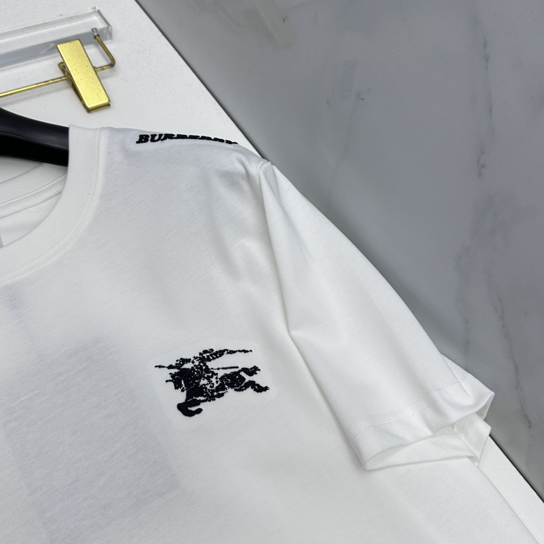 🆕Burberry巴宝莉 2026春夏新款短袖 官网同款T恤，骑士徽章，双纱纯棉面料 多元化搭配 迎合眼