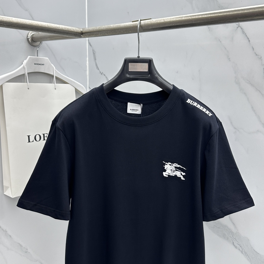 🆕Burberry巴宝莉 2026春夏新款短袖 官网同款T恤，骑士徽章，双纱纯棉面料 多元化搭配 迎合眼