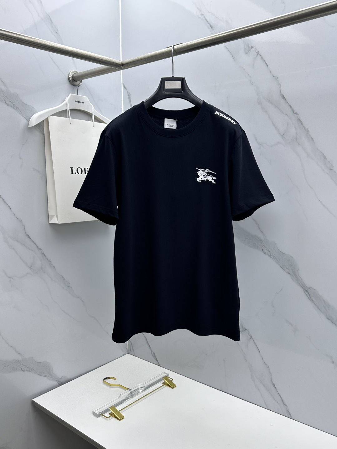 🆕Burberry巴宝莉 2026春夏新款短袖 官网同款T恤，骑士徽章，双纱纯棉面料 多元化搭配 迎合眼