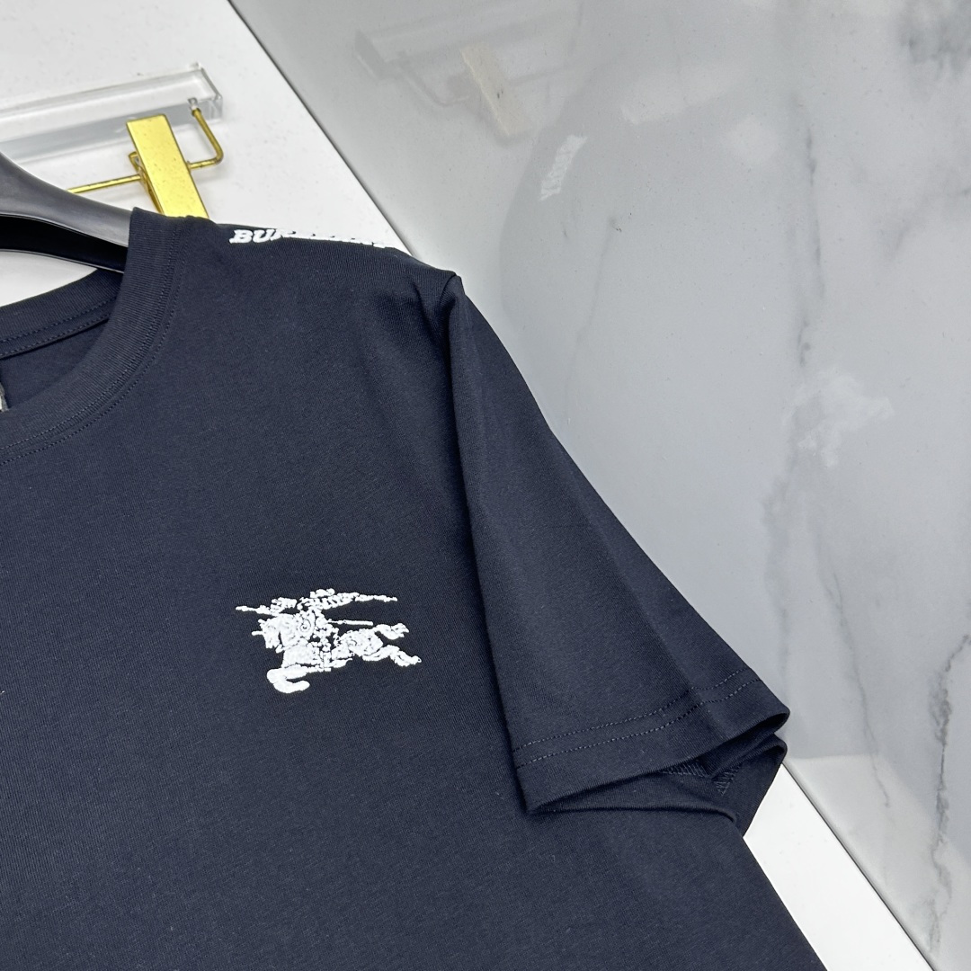 🆕Burberry巴宝莉 2026春夏新款短袖 官网同款T恤，骑士徽章，双纱纯棉面料 多元化搭配 迎合眼