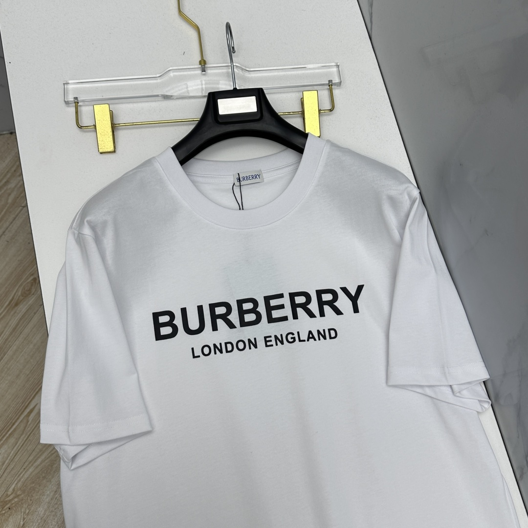 🆕Burberry巴宝莉 2026春夏新款短袖 官网同款T恤，双纱纯棉面料 多元化搭配 迎合眼下时尚前沿