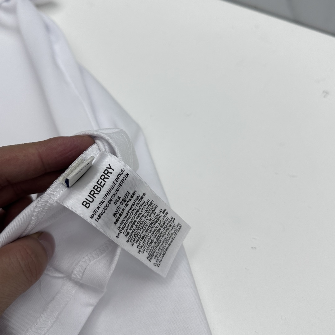 🆕Burberry巴宝莉 2026春夏新款短袖 官网同款T恤，双纱纯棉面料 多元化搭配 迎合眼下时尚前沿