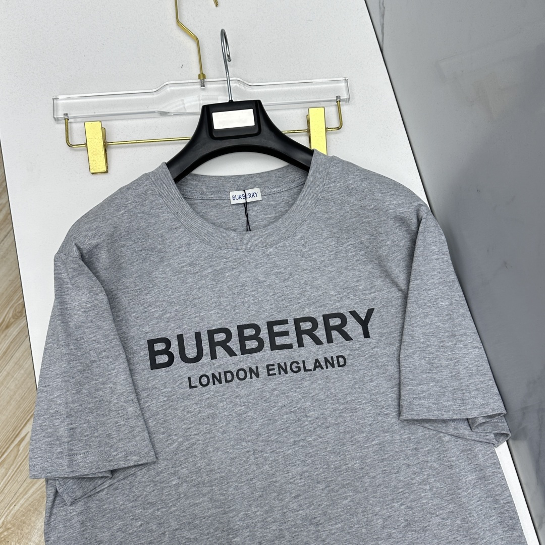 🆕Burberry巴宝莉 2026春夏新款短袖 官网同款T恤，双纱纯棉面料 多元化搭配 迎合眼下时尚前沿