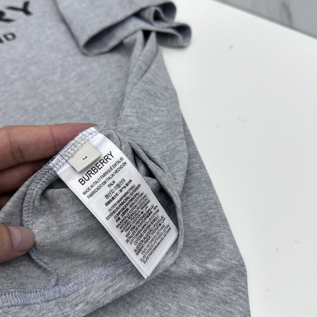 🆕Burberry巴宝莉 2026春夏新款短袖 官网同款T恤，双纱纯棉面料 多元化搭配 迎合眼下时尚前沿