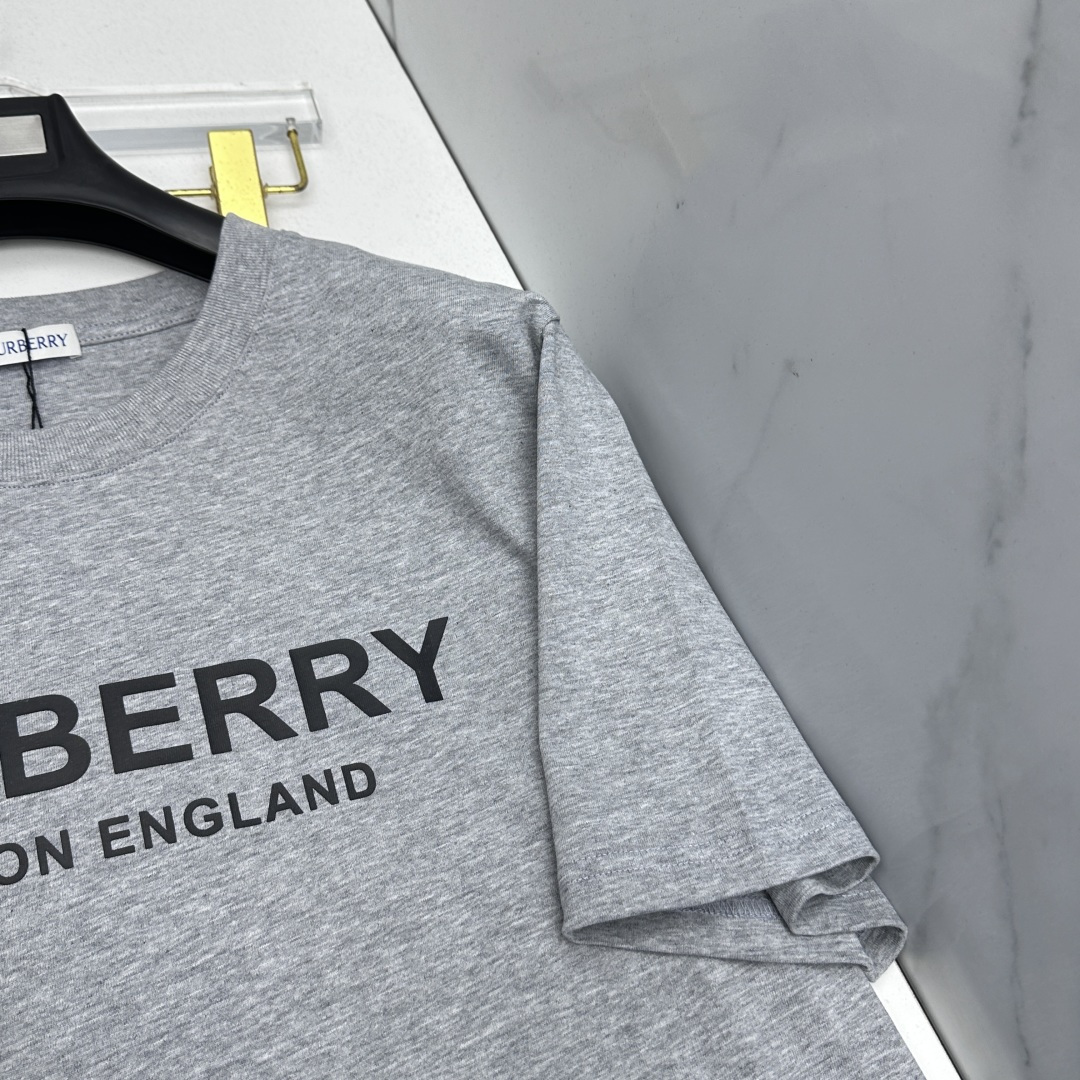 🆕Burberry巴宝莉 2026春夏新款短袖 官网同款T恤，双纱纯棉面料 多元化搭配 迎合眼下时尚前沿