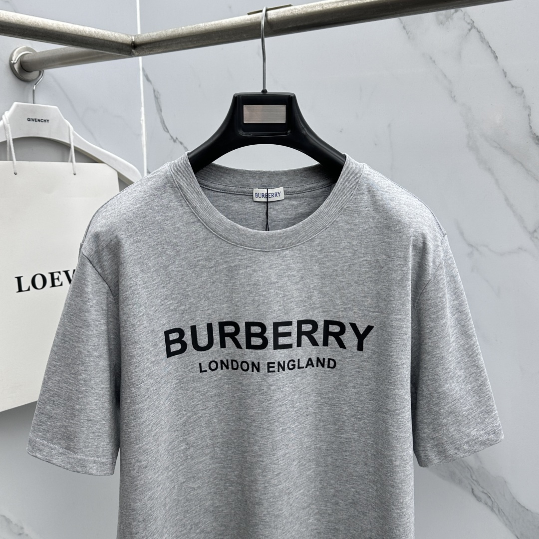🆕Burberry巴宝莉 2026春夏新款短袖 官网同款T恤，双纱纯棉面料 多元化搭配 迎合眼下时尚前沿