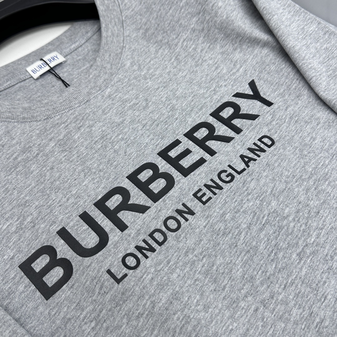 🆕Burberry巴宝莉 2026春夏新款短袖 官网同款T恤，双纱纯棉面料 多元化搭配 迎合眼下时尚前沿