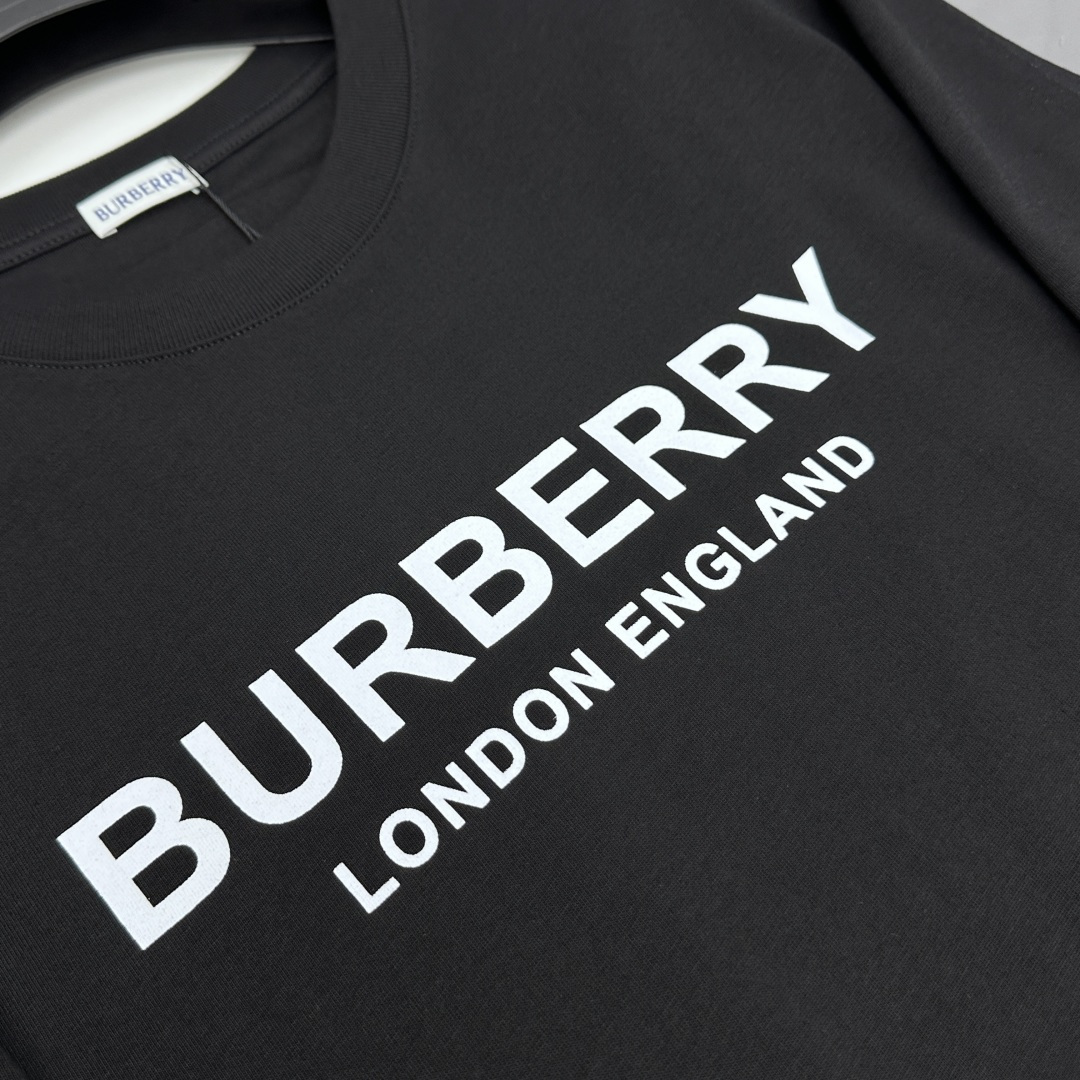 🆕Burberry巴宝莉 2026春夏新款短袖 官网同款T恤，双纱纯棉面料 多元化搭配 迎合眼下时尚前沿