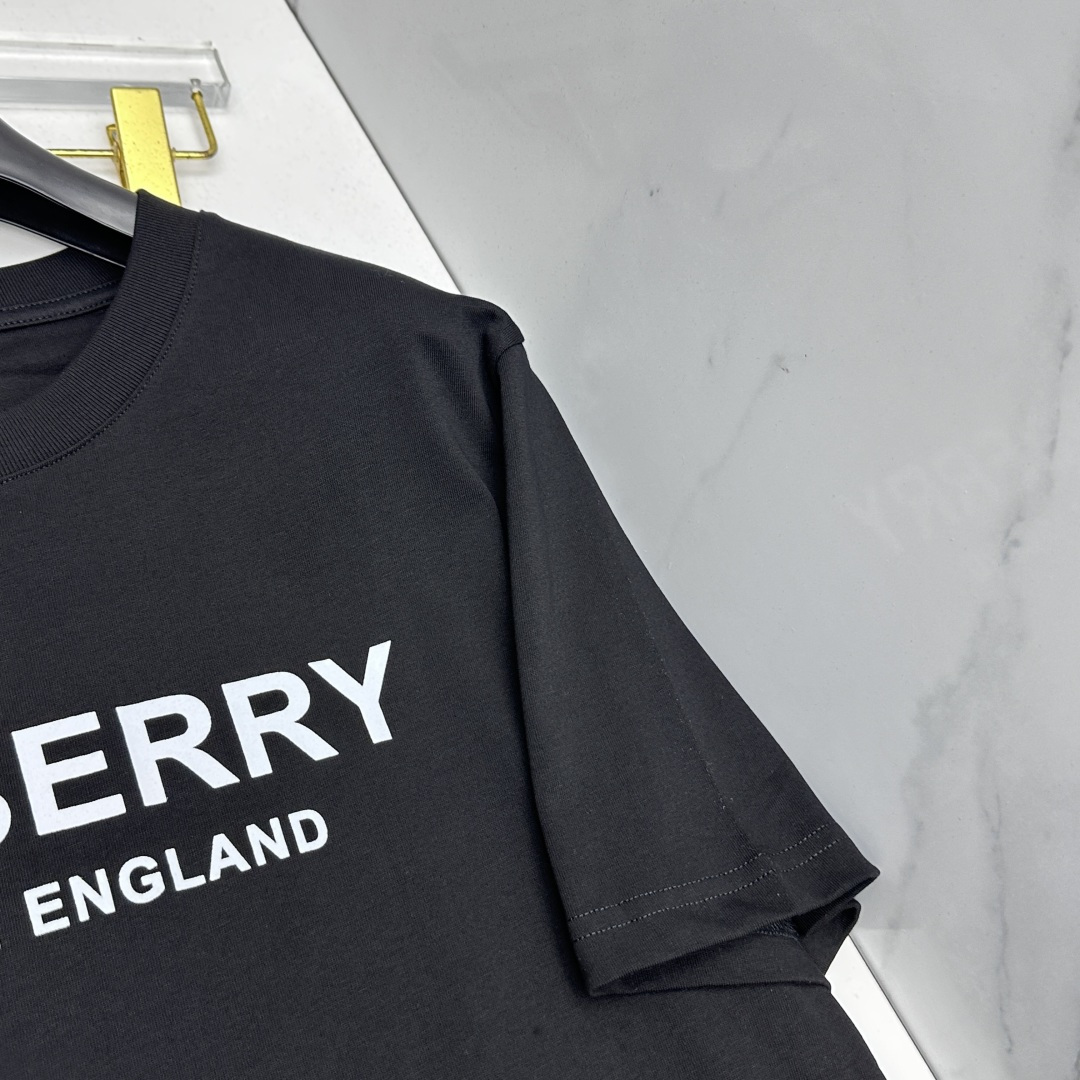 🆕Burberry巴宝莉 2026春夏新款短袖 官网同款T恤，双纱纯棉面料 多元化搭配 迎合眼下时尚前沿