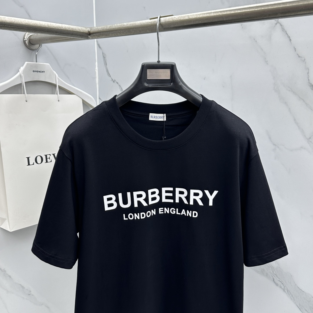 🆕Burberry巴宝莉 2026春夏新款短袖 官网同款T恤，双纱纯棉面料 多元化搭配 迎合眼下时尚前沿