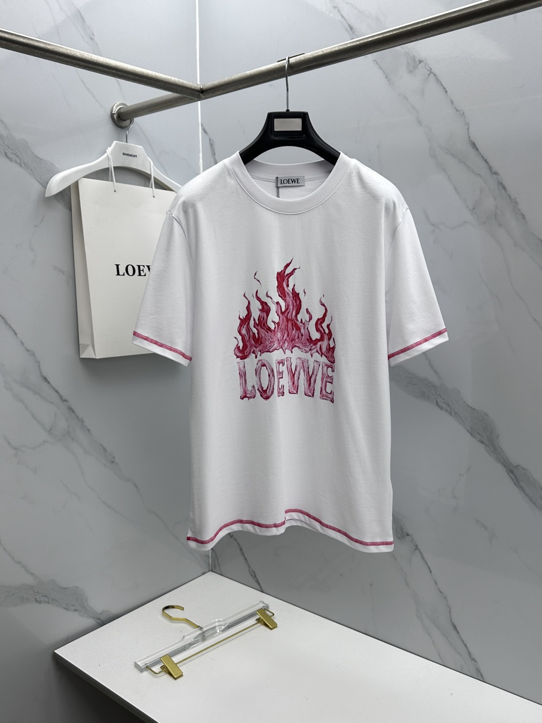 🆕LOEWE罗意威 2026春夏新款短袖 官网同款T恤，双纱纯棉面料 多元化搭配 迎合眼下时尚前沿的创新