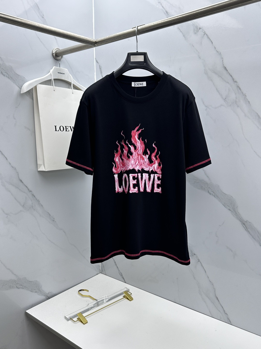 🆕LOEWE罗意威 2026春夏新款短袖 官网同款T恤，双纱纯棉面料 多元化搭配 迎合眼下时尚前沿的创新