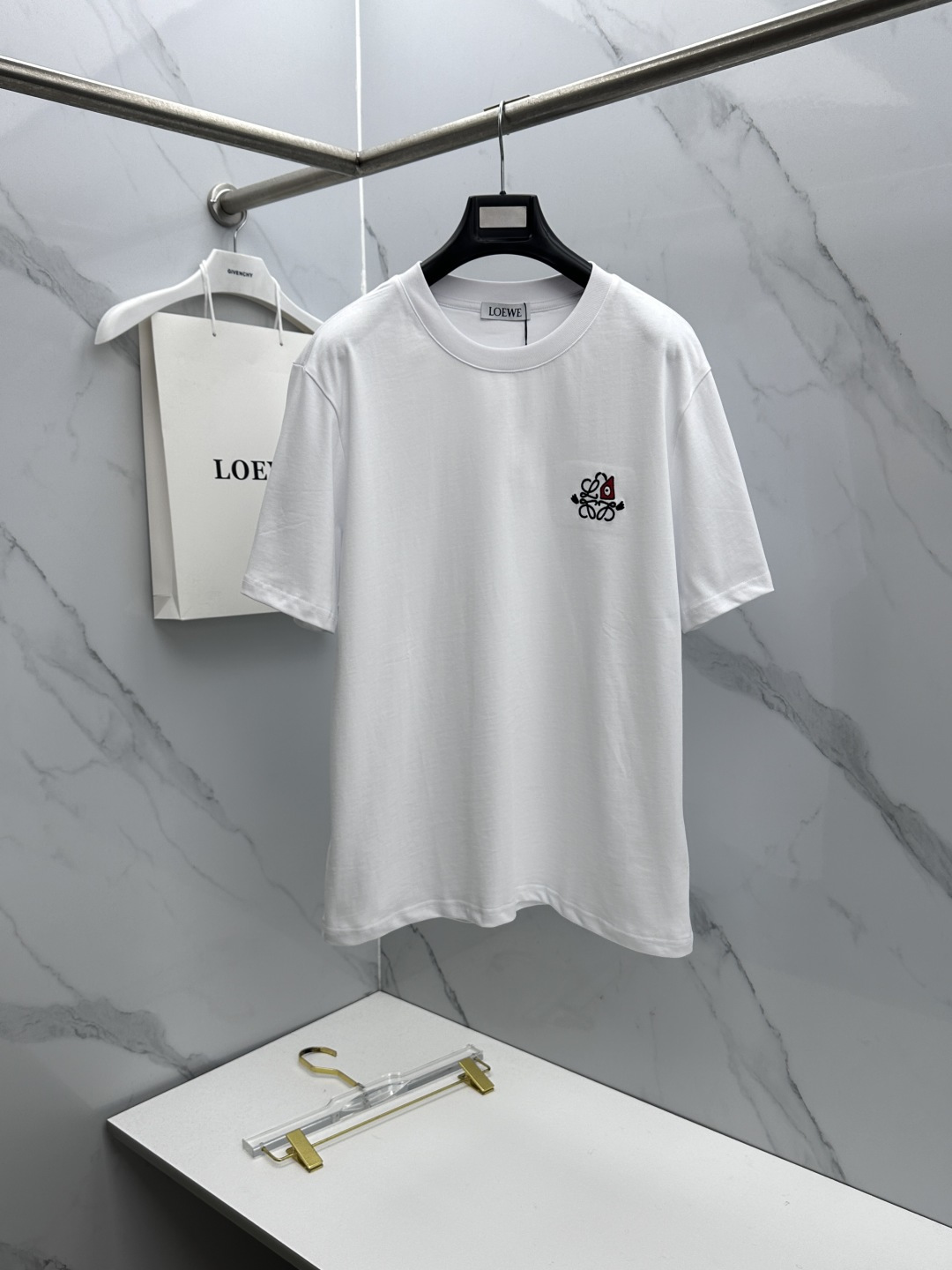🆕LOEWE罗意威 2026春夏新款短袖 官网同款T恤，胸前logo刺绣，双纱纯棉面料 多元化搭配 迎合