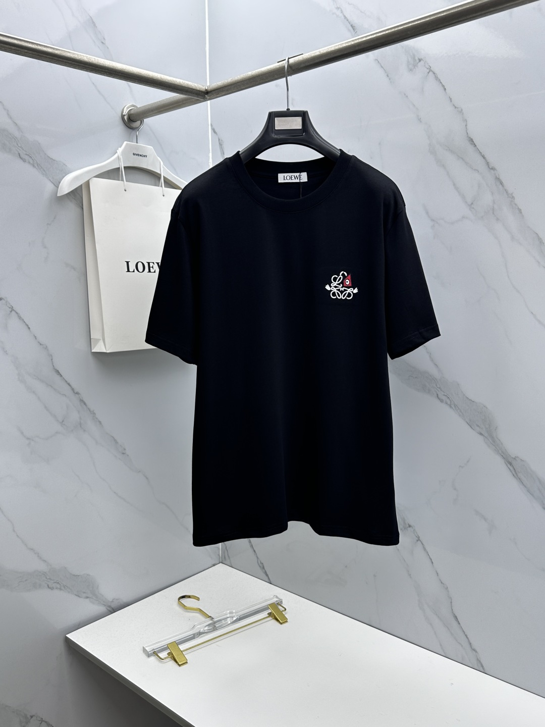 🆕LOEWE罗意威 2026春夏新款短袖 官网同款T恤，胸前logo刺绣，双纱纯棉面料 多元化搭配 迎合
