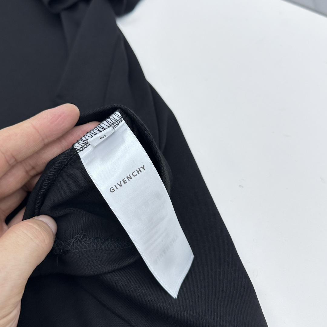 🆕Givenchy纪梵希 2026春夏新款短袖 官网同款T恤，前后logo印花，双纱纯棉面料 多元化搭配