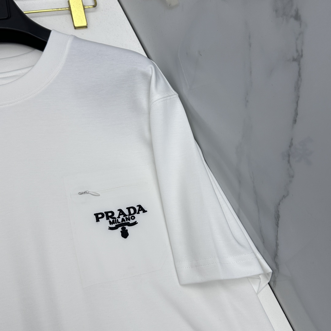 🆕Prada普拉达 新款首发专柜最新款短袖圆领T恤 高端订制 口袋+字母logo刺绣设计 高定面料.82