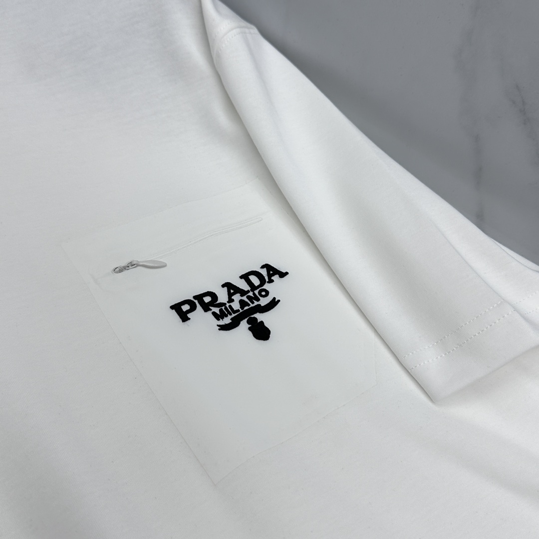 🆕Prada普拉达 新款首发专柜最新款短袖圆领T恤 高端订制 口袋+字母logo刺绣设计 高定面料.82