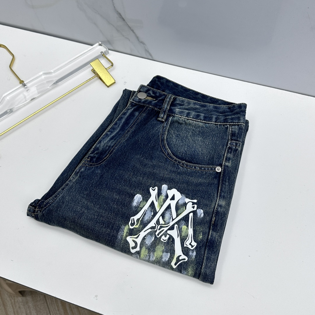 NO:776004,Amiri high-end customization, 26ss new jeans wide-leg straight pants, sold simultaneously at the counter, original customized replica, customer-supplied hardware accessories, original quality, imported solid color denim fabric, heavy craftsmanship, hand-painted logo brand, can be worn in all seasons, fine workmanship and routing, better upper body, effectively adjust body proportions. Preferred item, su size 29-38, no 35.37,,amiri,jeans,19860909Amiri 高端定制、26ss新款牛仔裤阔腿直筒裤 柜台同步发售 原版定制复刻 客供五金辅料 原单品质 进口固色牛仔面料 重工艺手绘logo品牌 四季皆可穿搭,做工走线精细 上身更佳,有效调整身型比例.优选单品su 码数29-38无35.37,,amiri,jeans,,Men's clothing