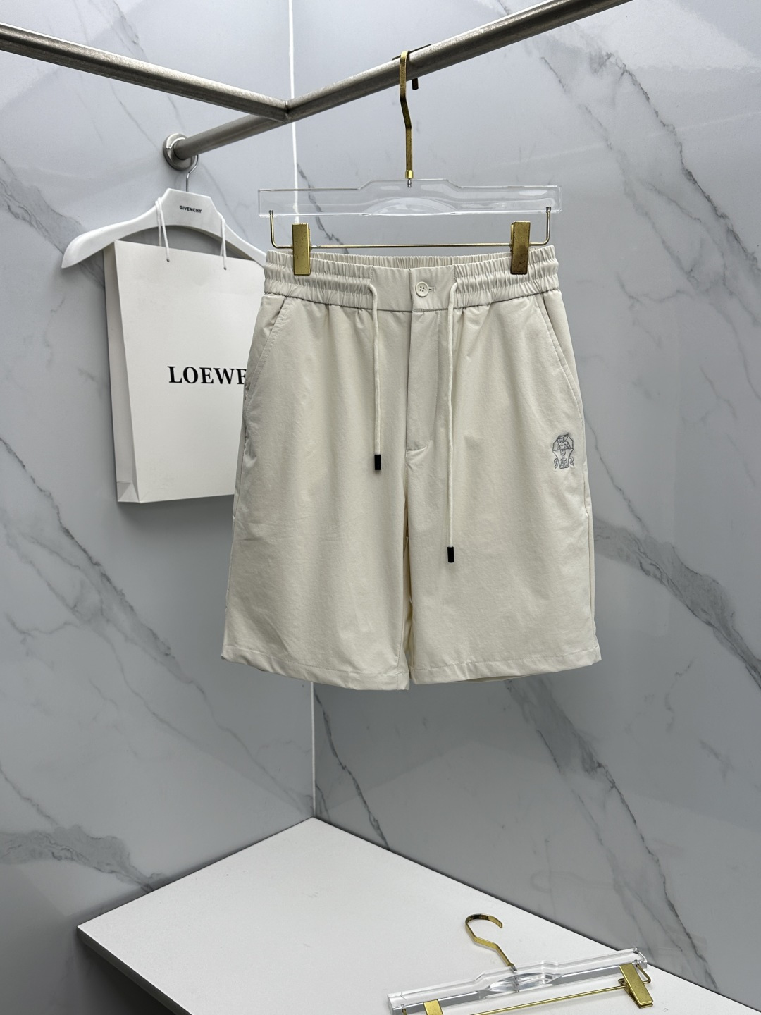 NO:844351,BC 26ss spring and summer exclusive new casual pants and shorts, high-end version!  Customized quick-drying fabric with high breathability and comfort, impeccable details, brand element design concept, reflecting high quality. It presents casual tailoring and the upper body shape is awesome!  se code number: M-3XL,,shorts,19860909BC 26ss春夏专供新款休闲裤短裤 高端版本！定制速干面料 透气舒适度高,细节无可挑剔,品牌元素设计理念,体现高品质.呈现休闲裁剪,上身版型超赞！se 码数: M-3XL,,shorts,,Men's clothing