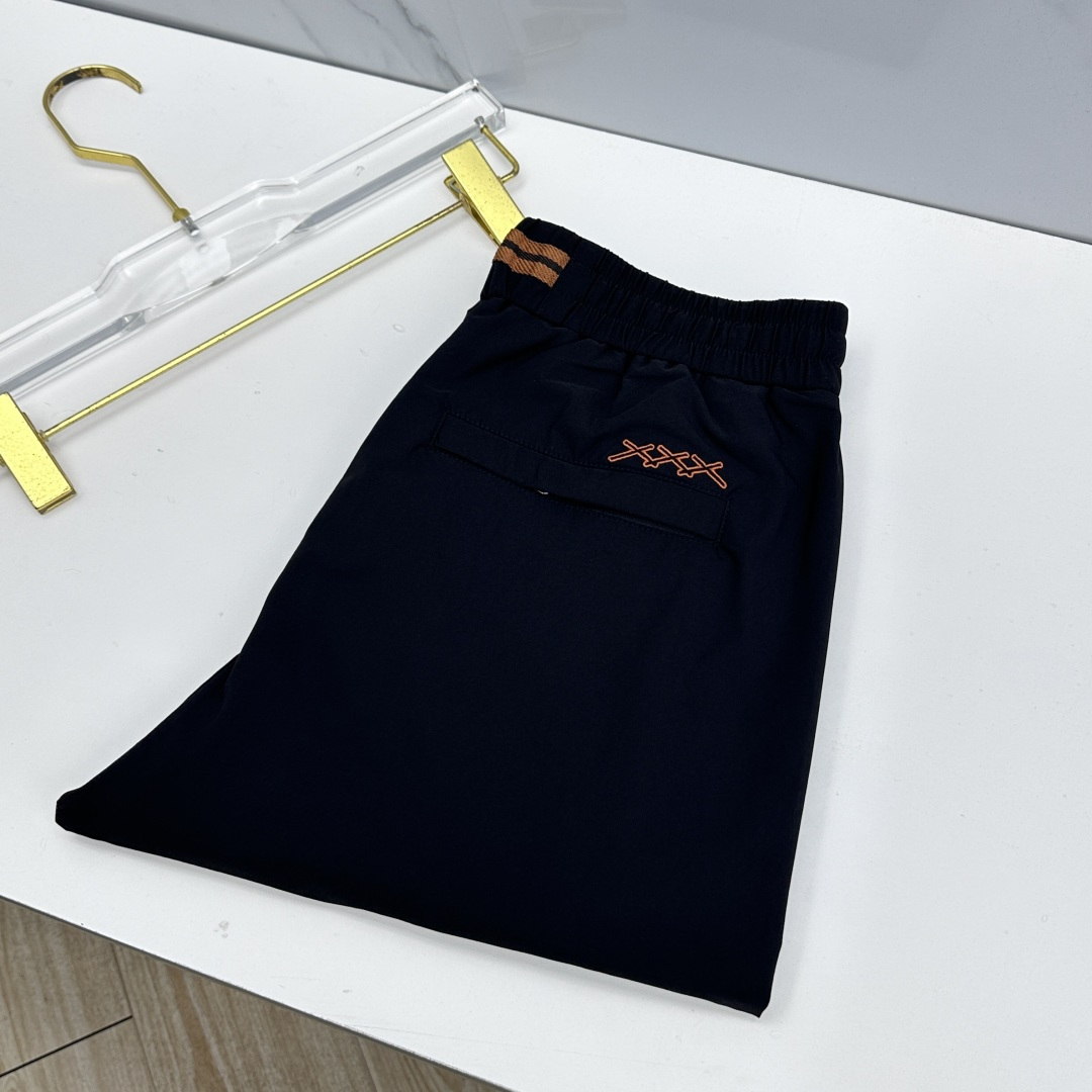 NO:844355,ZEGNA 26ss spring and summer exclusive new casual pants and shorts, high-end version!  Customized quick-drying fabric with high breathability and comfort, impeccable details, brand element design concept, reflecting high quality. It presents casual tailoring and the upper body shape is awesome!  se code number: M-3XL,,zegna,shorts,19860909ZEGNA杰尼亚 26ss春夏专供新款休闲裤短裤 高端版本！定制速干面料 透气舒适度高,细节无可挑剔,品牌元素设计理念,体现高品质.呈现休闲裁剪,上身版型超赞！se 码数: M-3XL,,zegna,shorts,,Men's clothing