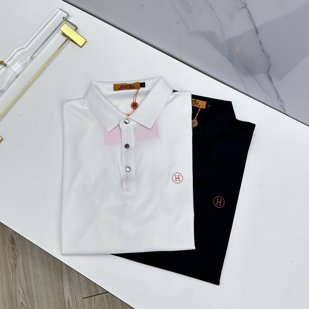 NO:827736,Hermes new spring and summer lapel polo short-sleeved shirt, simple, fashionable and versatile, iconic logo, eye-catching and slimming, custom imported mercerized fabric, comfortable to wear, breathable, wide version, high-grade and textured, fashionable and casual, good-looking and easy to match, size M-4XL,,hermes,hermes,T-shirt,19860909Hermes爱马仕 春夏新款翻领Polo衫短袖 简洁时尚百搭 标志性logo 吸睛显瘦 定制进口丝光面料 穿着舒适 透气 版型挺阔 档次高有质感 时尚休闲 rr好看好搭 尺码M-4XL,,hermes,hermes,T-shirt,,Men's clothing