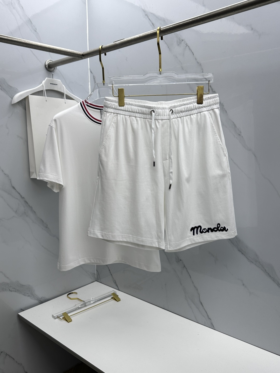 🆕Moncler蒙口 春夏新款套装，男女款 贸易公司渠道稀出，基本每一季都会有它的背影所在，期待着所有潮