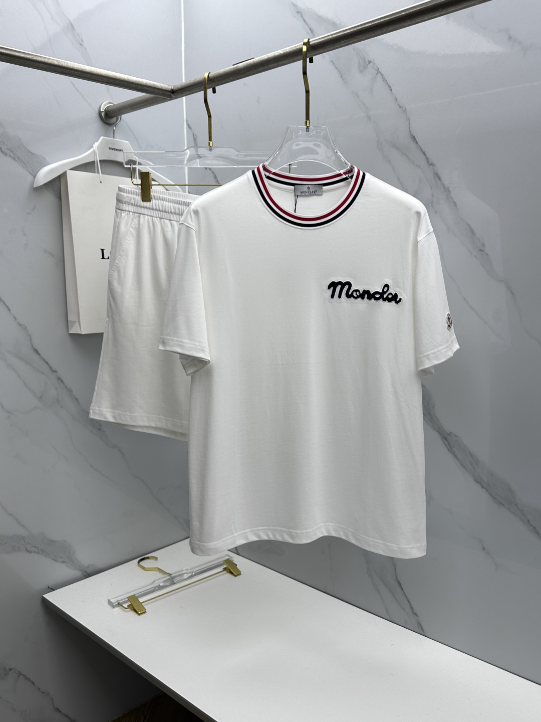 🆕Moncler蒙口 春夏新款套装，男女款 贸易公司渠道稀出，基本每一季都会有它的背影所在，期待着所有潮