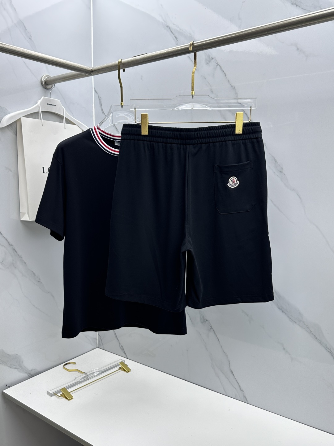 🆕Moncler蒙口 春夏新款套装，男女款 贸易公司渠道稀出，基本每一季都会有它的背影所在，期待着所有潮