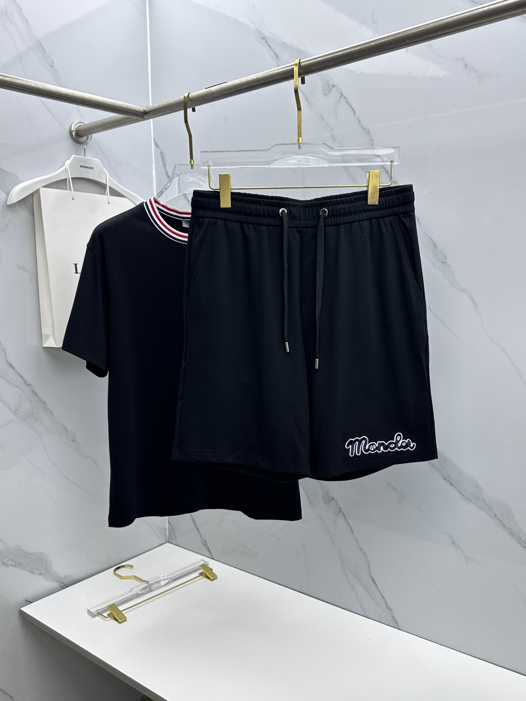 🆕Moncler蒙口 春夏新款套装，男女款 贸易公司渠道稀出，基本每一季都会有它的背影所在，期待着所有潮