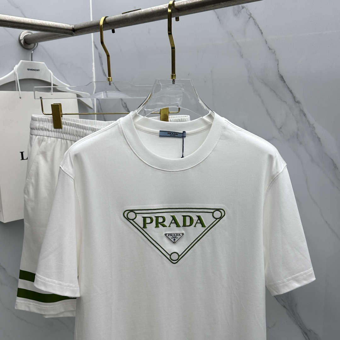🆕Prada普拉达 春夏新款套装，男女款 贸易公司渠道稀出，基本每一季都会有它的背影所在，期待着所有潮男