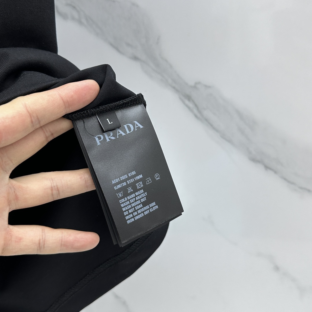 🆕Prada普拉达 春夏新款套装，男女款 贸易公司渠道稀出，基本每一季都会有它的背影所在，期待着所有潮男
