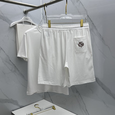 🆕Loro Piana 春夏新款套装,男女款 贸易公司渠道稀出,基本每一季都会有它的背影所在,期待着所有 🆕Loro Piana 春夏新款套装,男女款 贸易公司渠道稀出,基本每一季都会有它的背影所在,期待着所有