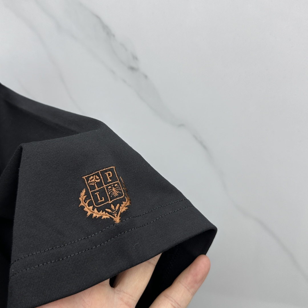 🆕Loro Piana 春夏新款套装，男女款 贸易公司渠道稀出，基本每一季都会有它的背影所在，期待着所有