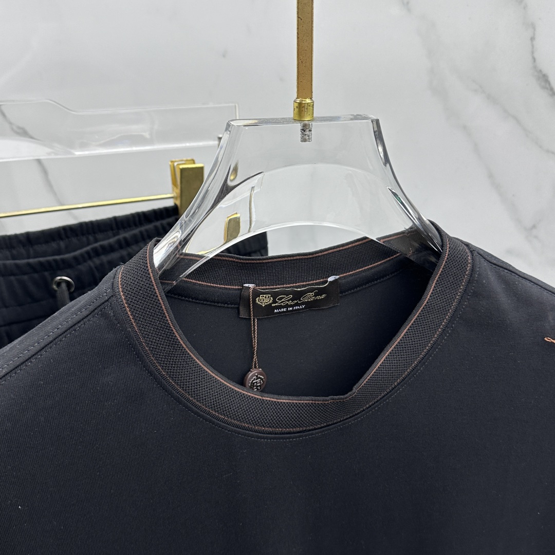 🆕Loro Piana 春夏新款套装，男女款 贸易公司渠道稀出，基本每一季都会有它的背影所在，期待着所有