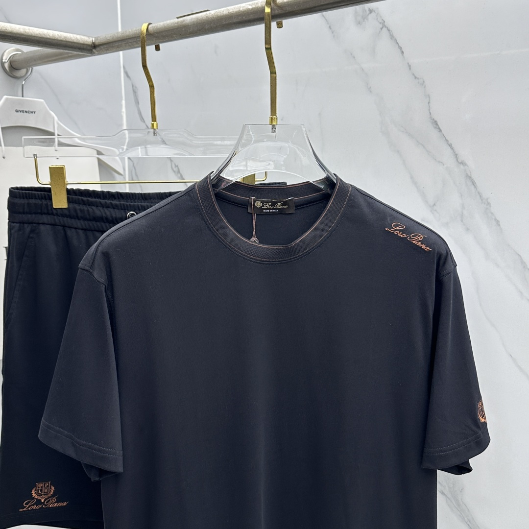 🆕Loro Piana 春夏新款套装，男女款 贸易公司渠道稀出，基本每一季都会有它的背影所在，期待着所有