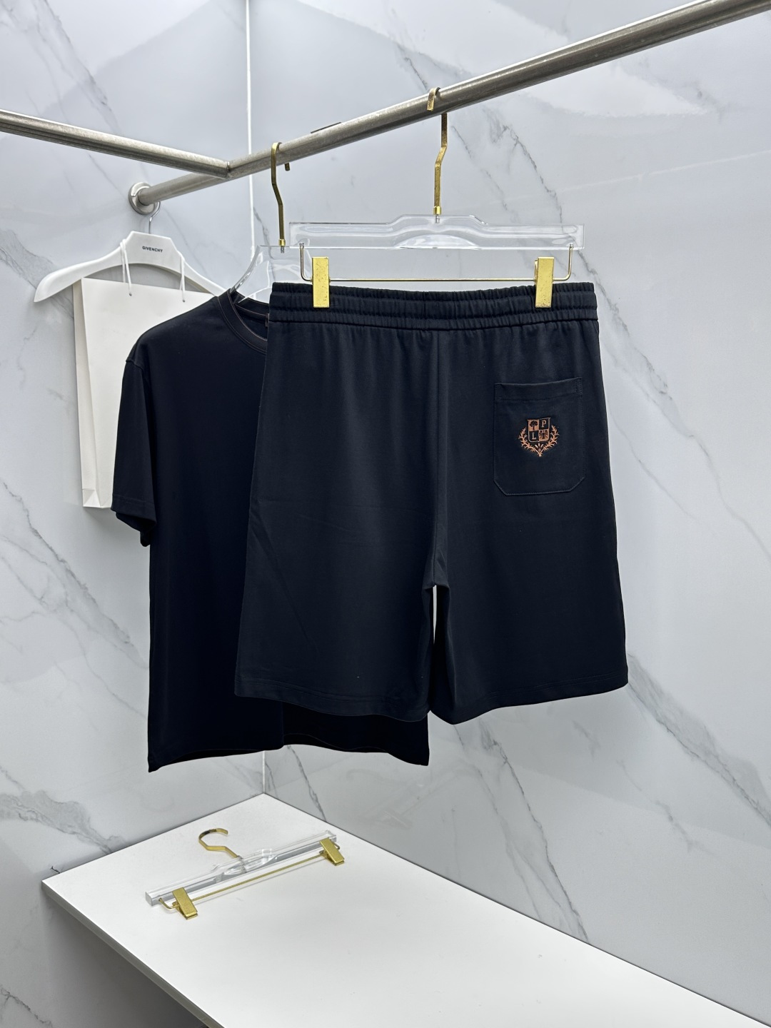 🆕Loro Piana 春夏新款套装，男女款 贸易公司渠道稀出，基本每一季都会有它的背影所在，期待着所有