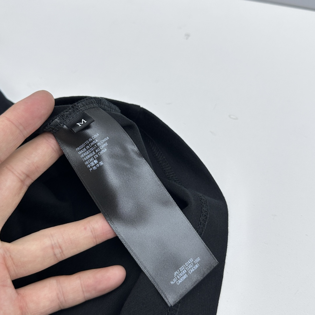 🆕LV路易威登 新款首发专柜最新款短袖圆领T恤 高端订制 设计前卫时尚！品牌logo重工艺设计 高端长绒