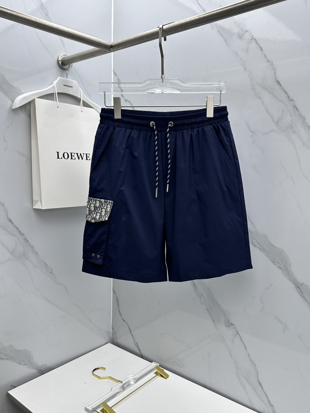 NO:835150,Dior Dior 26ss spring and summer exclusive new casual pants and shorts high-end version!  Customized quick-drying fabric, mesh lining, highly breathable and comfortable, non-sticky, impeccable details, brand element design concept, reflecting high quality. Presenting casual tailoring, the upper body shape is awesome!  dx code number: M-3XL,,dior,dior,shorts,19860909Dior迪奥 26ss春夏专供新款休闲裤短裤 高端版本！定制速干面料 网纱内衬 透气舒适度高,不粘腻,细节无可挑剔,品牌元素设计理念,体现高品质.呈现休闲裁剪,上身版型超赞！dx 码数: M-3XL,,dior,dior,shorts,,Men's clothing