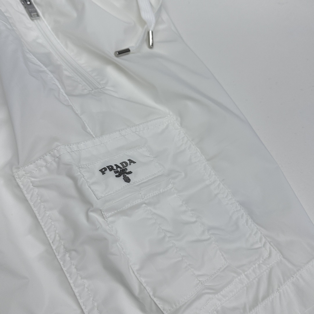 🆕Prada普拉达 26ss春夏专供新款休闲裤短裤  高端版本！定制速干面料 网纱内衬 透气舒适度高，不