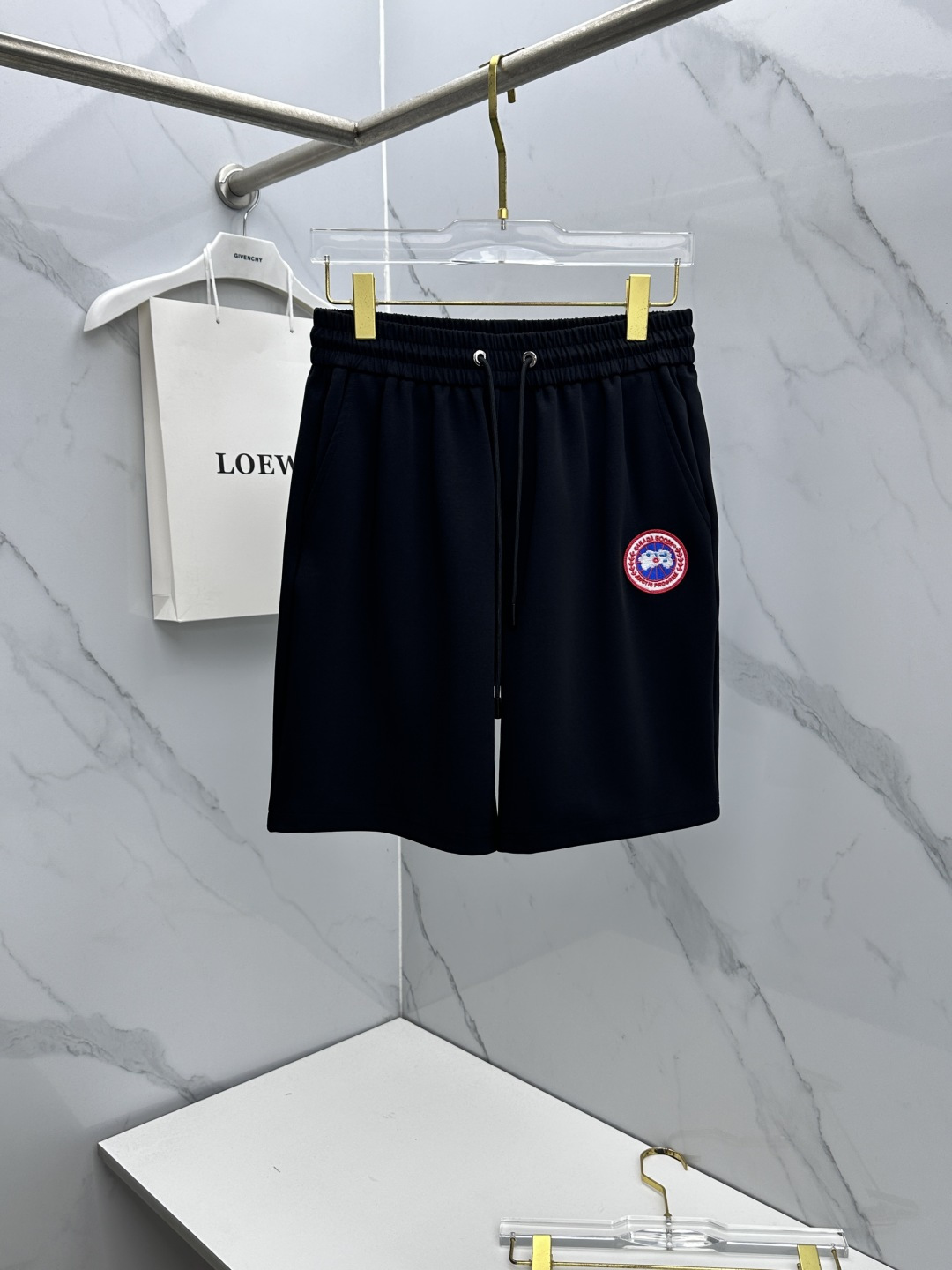 NO:831472,Canada Goose Canada Goose 26ss spring and summer exclusive new casual pants and shorts high-end version!  Customized fabrics with high breathability and comfort, non-sticky, impeccable details, brand element design concept, reflecting high quality. Presenting casual tailoring, the upper body shape is awesome!  Size: M-3XL,,shorts,19860909Canada Goose加拿大鹅 26ss春夏专供新款休闲裤短裤 高端版本！定制面料 透气舒适度高,不粘腻,细节无可挑剔,品牌元素设计理念,体现高品质.呈现休闲裁剪,上身版型超赞！ 码数: M-3XL,,shorts,,Men's clothing