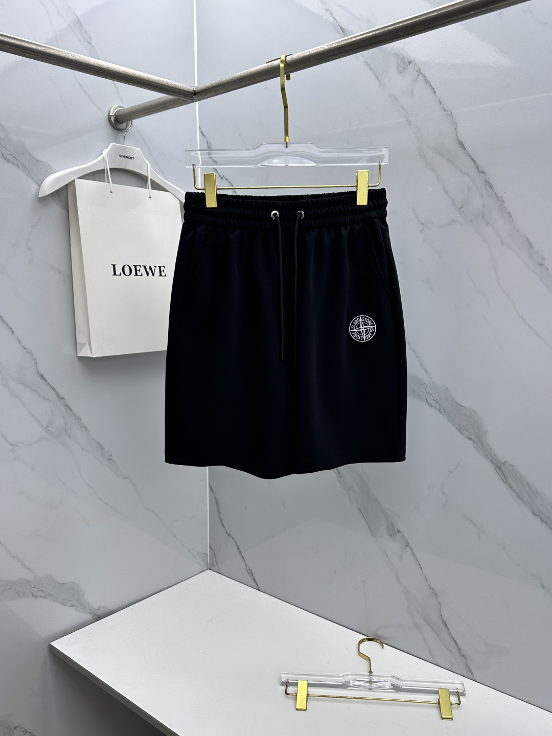 NO:831480,STONE ISLAND 26ss spring and summer exclusive new casual pants and shorts, high-end version!  Customized fabrics with high breathability and comfort, non-sticky, impeccable details, brand element design concept, reflecting high quality. Presenting casual tailoring, the upper body shape is awesome!  Size: M-3XL,,shorts,19860909STONE ISLAND石头岛 26ss春夏专供新款休闲裤短裤 高端版本！定制面料 透气舒适度高,不粘腻,细节无可挑剔,品牌元素设计理念,体现高品质.呈现休闲裁剪,上身版型超赞！ 码数: M-3XL,,shorts,,Men's clothing